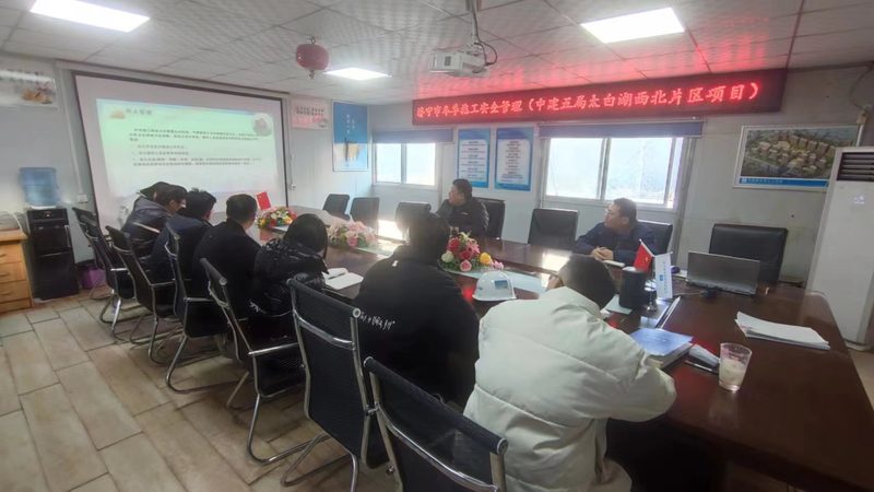 在选择二建或一建培训时，可以从以下几个方面进行考虑：