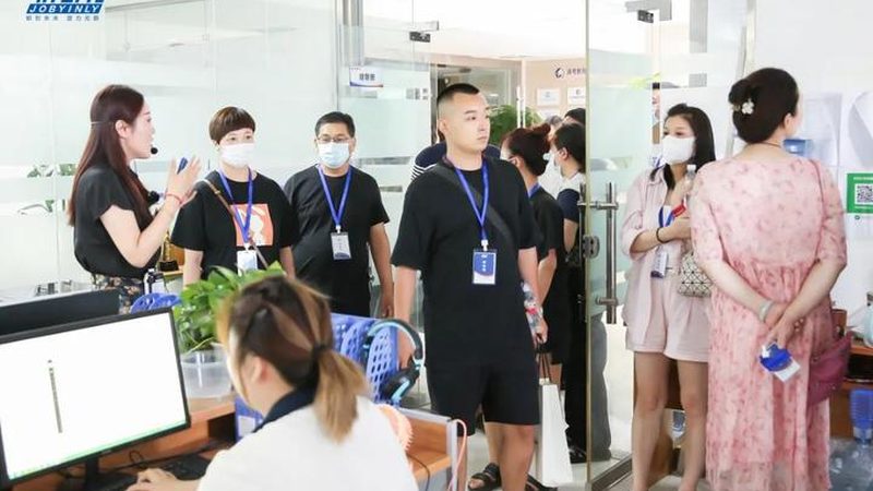 在众多网课平台中，如何挑选一个靠谱的平台呢？以下是一些关键的选择标准：