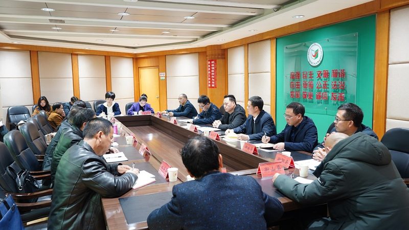 为了保证培训效果，焊工培训速成班通常采用以下教学方法：